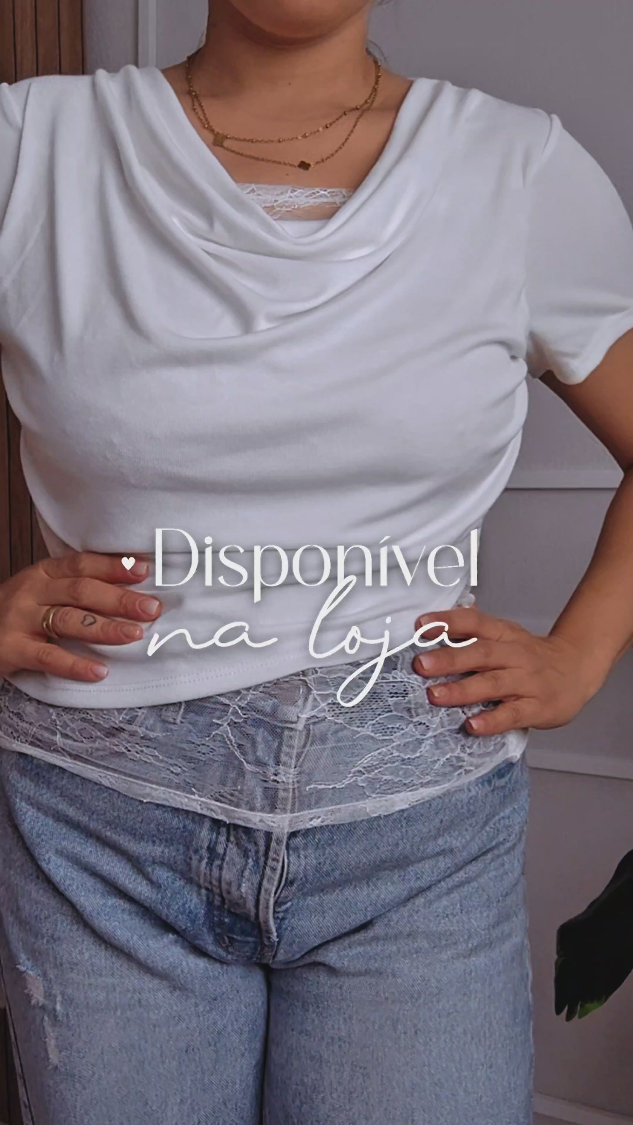 Blusa Preta - Renda decote diferenciado Branca - Tamanho Único