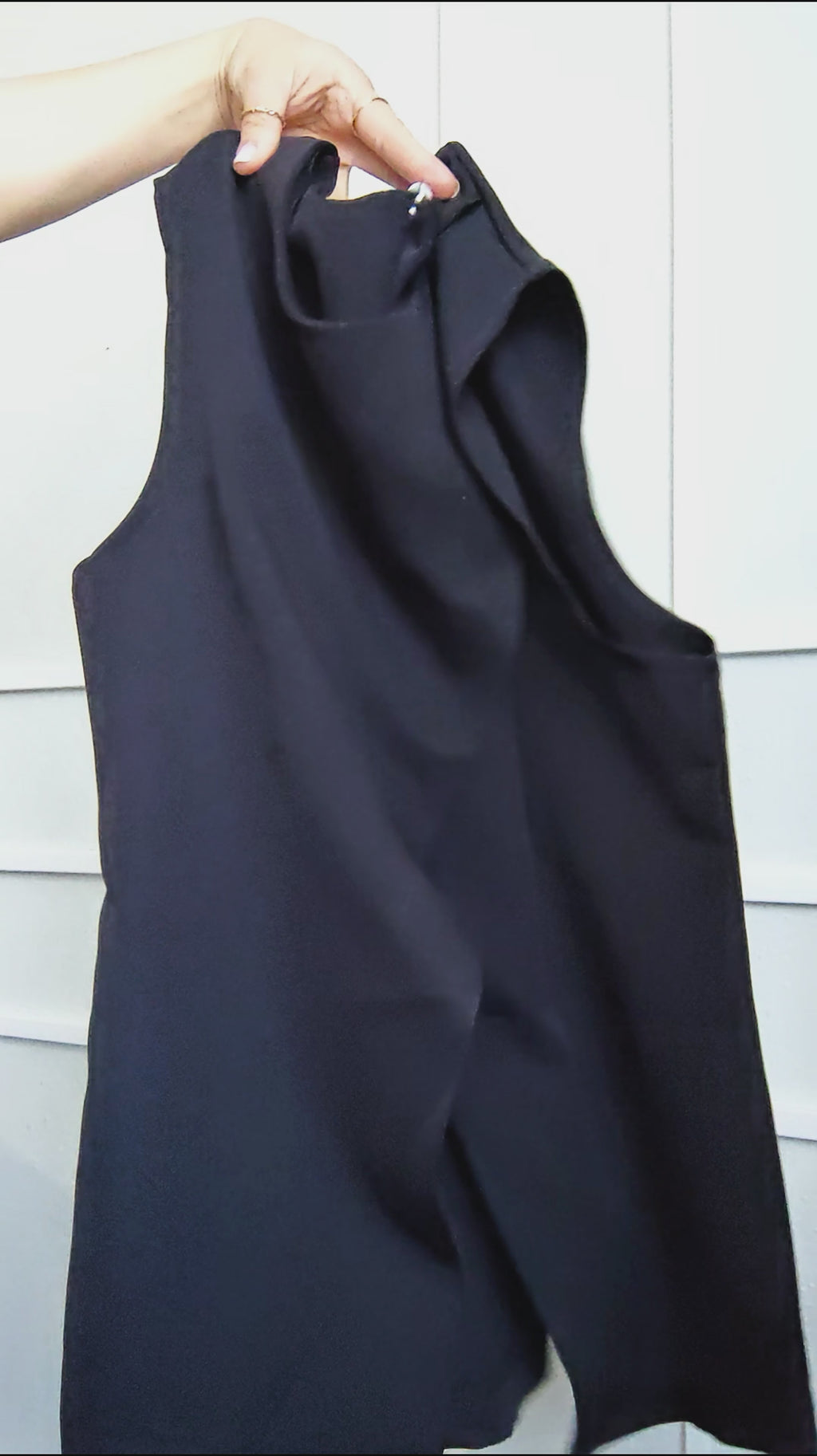 Top Assimétrico Sem Mangas – Elegância e Leveza