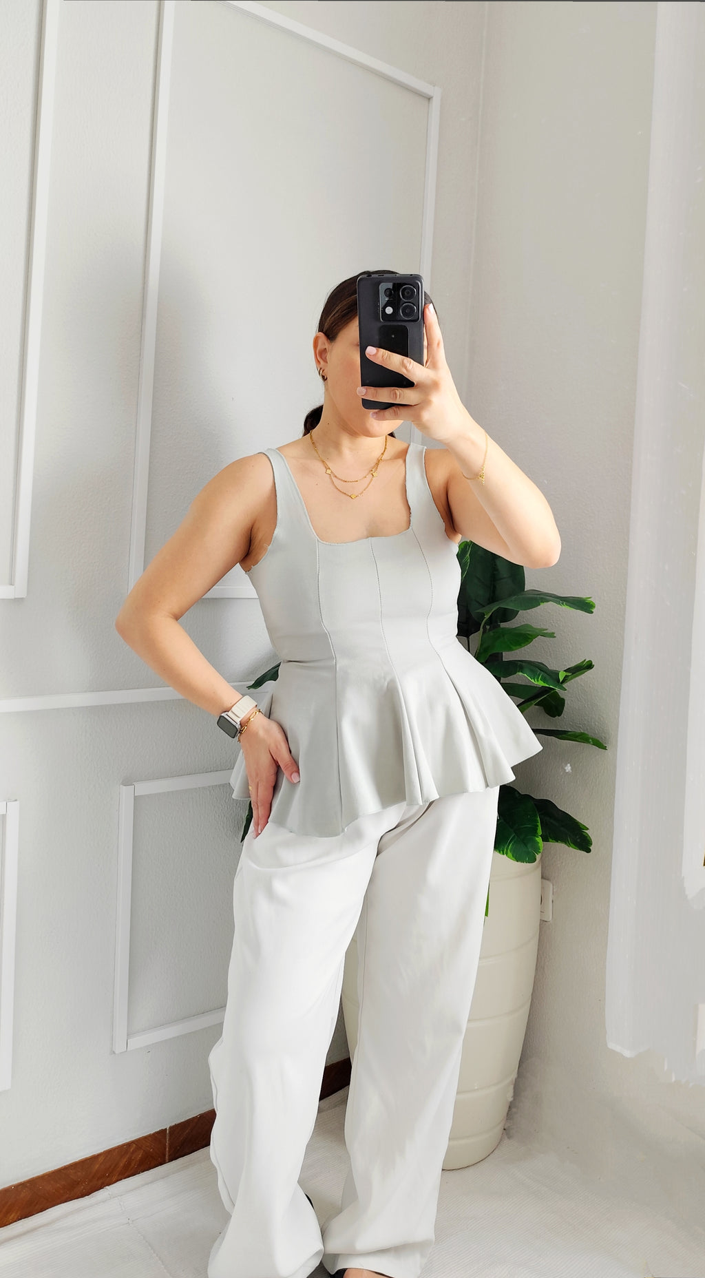 Blusa Peplum Estruturada – Elegância e Versatilidade