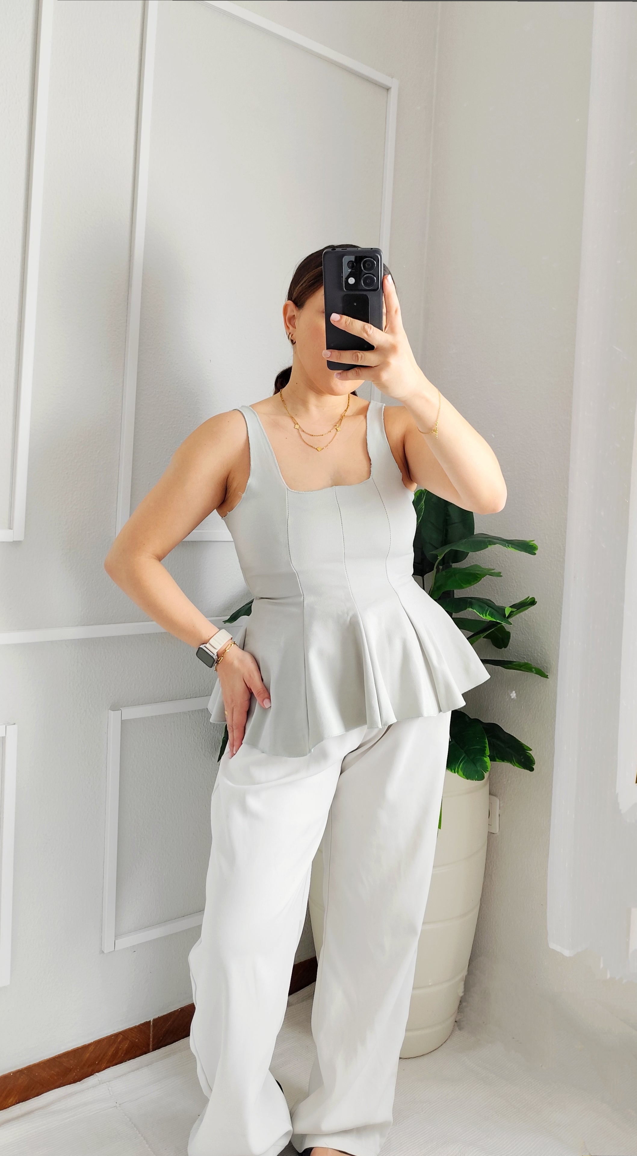 Blusa Peplum Estruturada – Elegância e Versatilidade