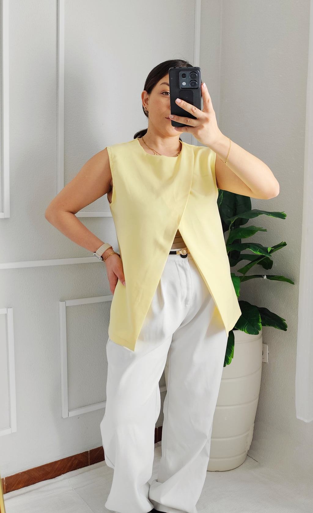 Top Assimétrico Sem Mangas – Elegância e Leveza
