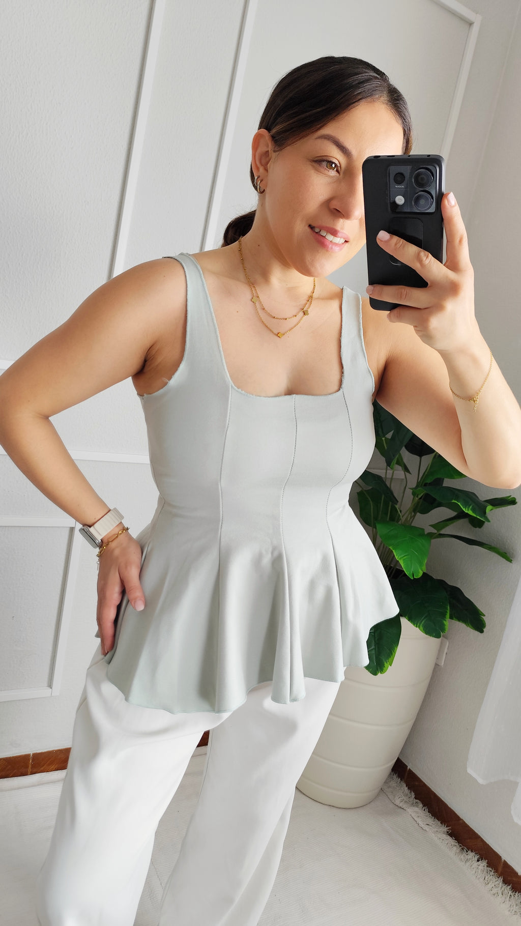Blusa Peplum Estruturada – Elegância e Versatilidade