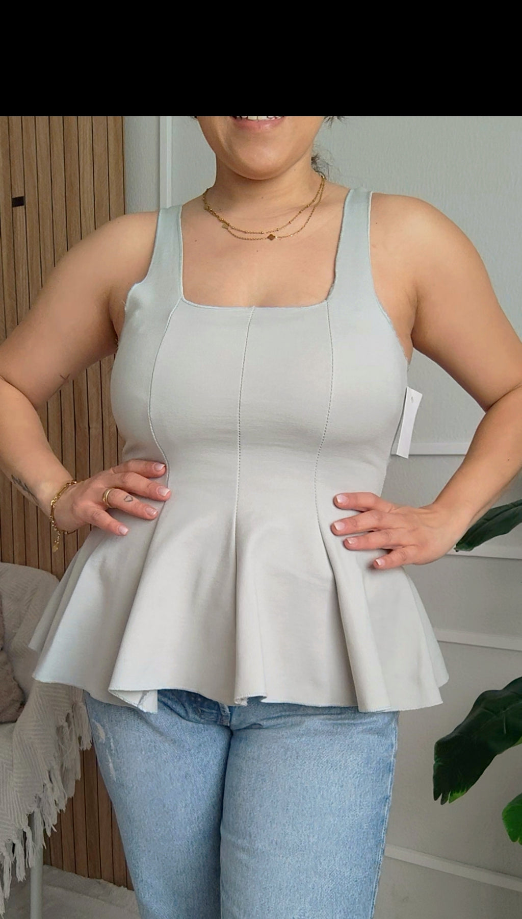 Blusa Peplum Estruturada – Elegância e Versatilidade
